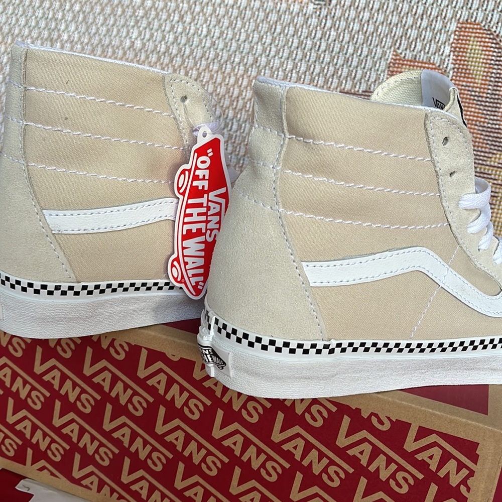 Vans Men’s Sk8-Hi Tapered
Checkerboard Foxing Turtl
VN0A4U16DJR
Men’s sneakers - Picture 15 of 16